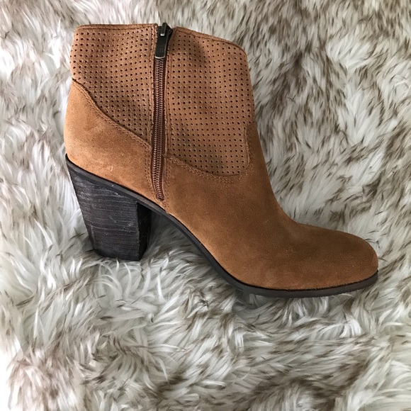 Vince Camuto Brown Suede Boots EUC - Picture 6 of 8